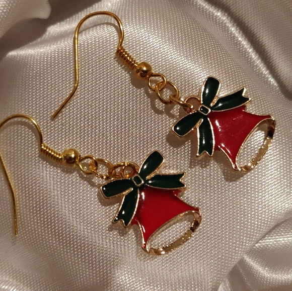 Beautiful Christmas Earrings dangle - Picture 6 of 9